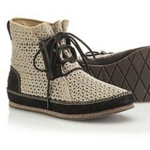 Sorel Ensenada Lace-Up Boots